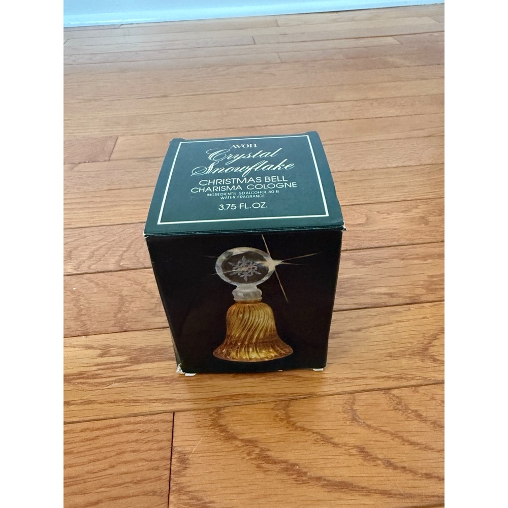 Avon Vintage 1980 Crystal Snowflake Christmas Bell Charisma Cologne - New in Box - Picture 3 of 5